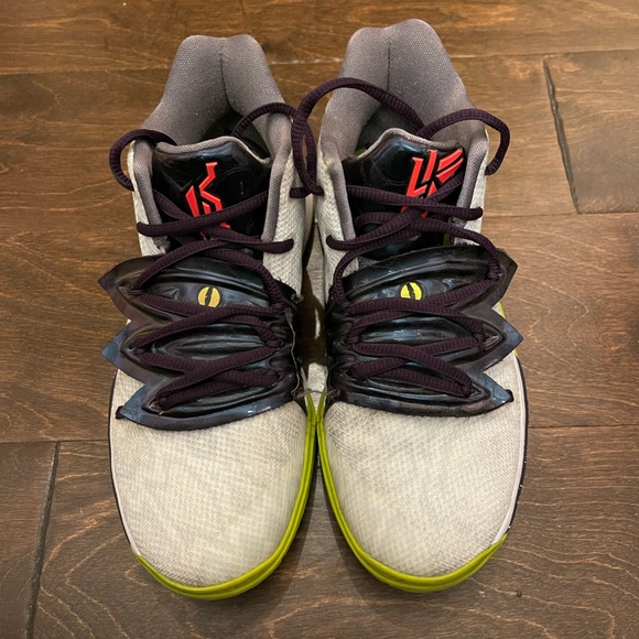 2019 Kyrie 5 GS 'Mamba Mentality youth size 4 shoes sneakers - Picture 1 of 5